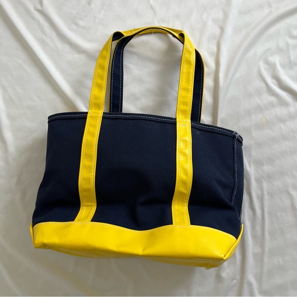 L.L.Bean All-Weather Boat and Tote Medium - Picture 2 of 7